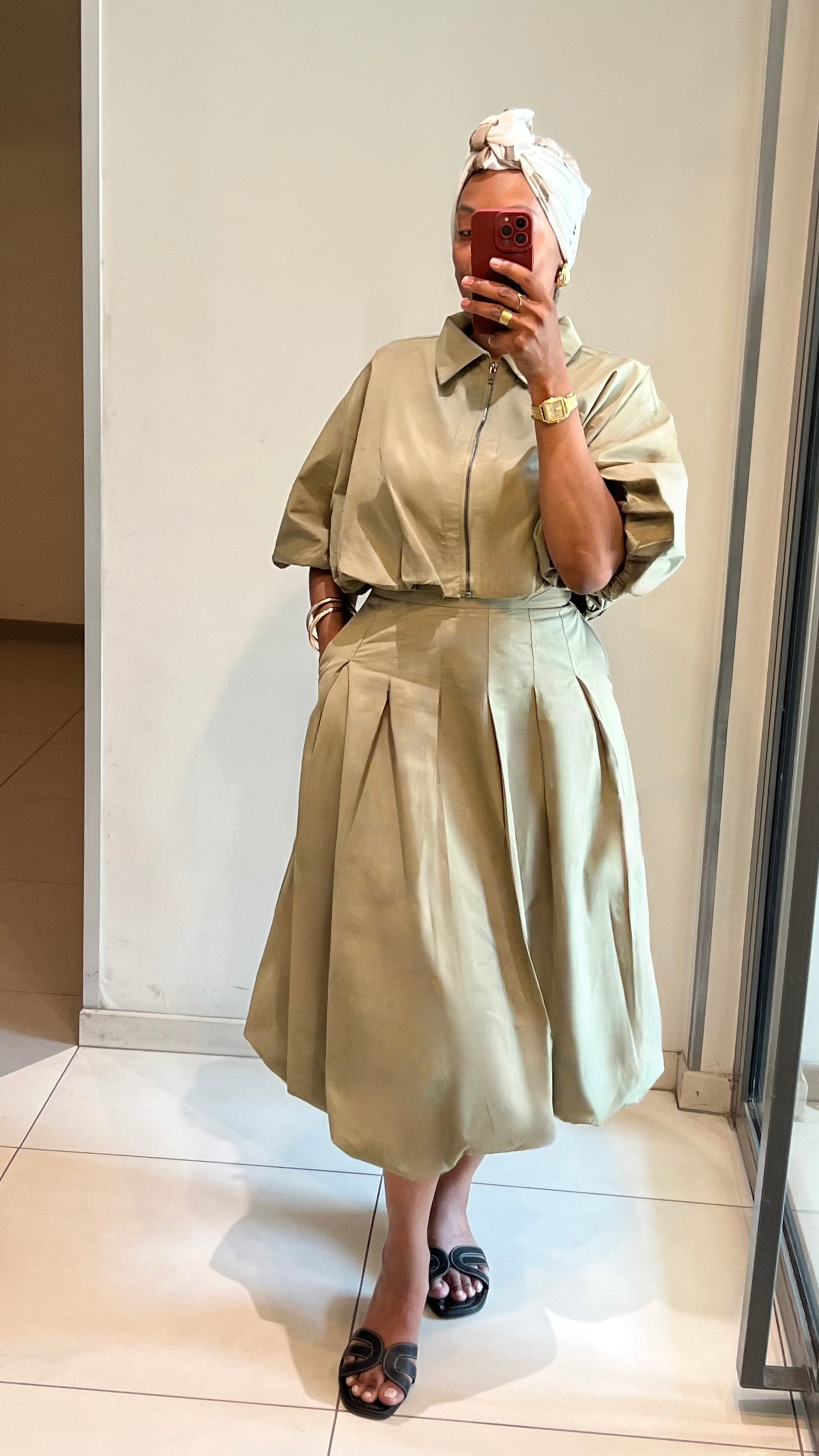 Ensemble gilet et jupe kaki