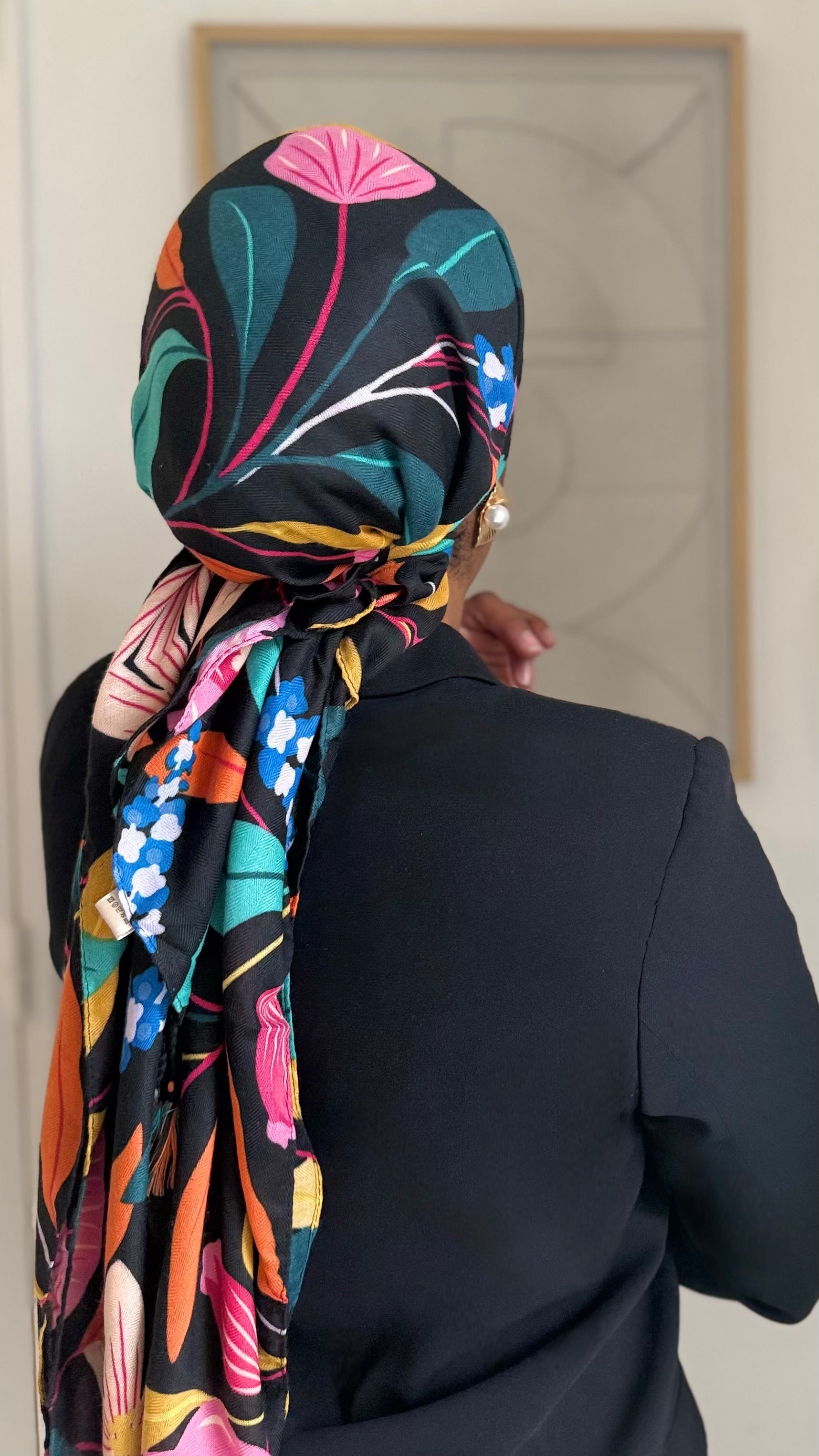 Grand carré viscose flora noir