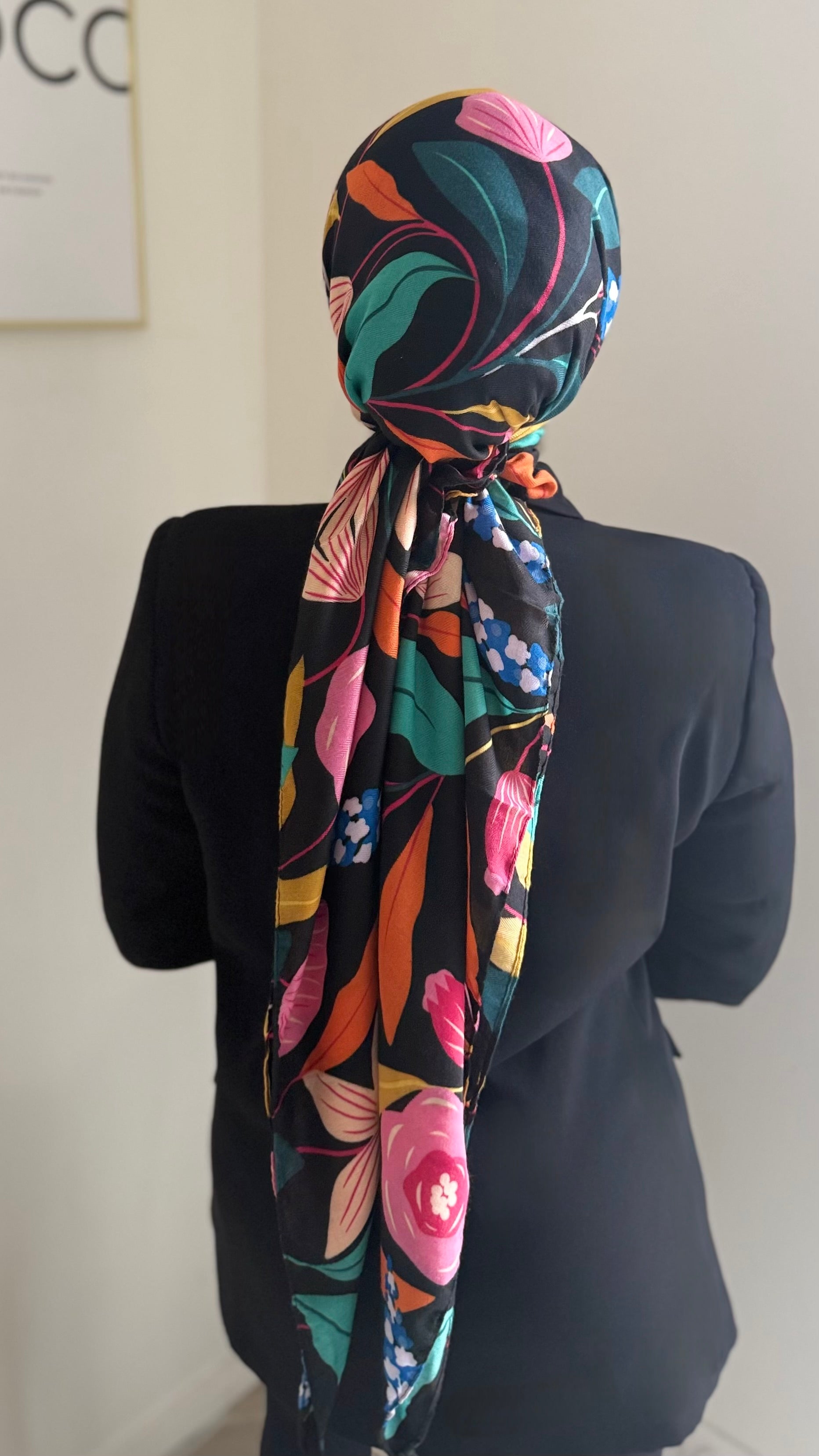 Grand carré viscose flora noir